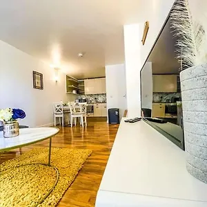 https://apt-central-gym-pool-parking.brighton-hotels-england.com